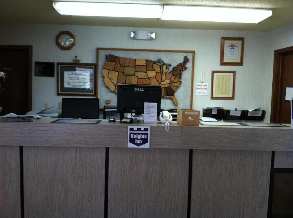 Knights Inn - Chanute Buitenkant foto