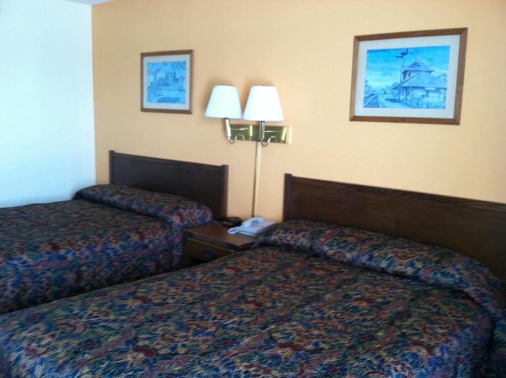 Knights Inn - Chanute Buitenkant foto