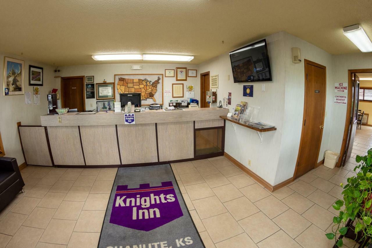 Knights Inn - Chanute Buitenkant foto